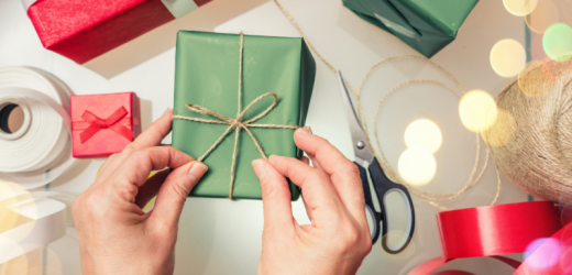 Jak zapakować prezent w estetyczny sposób? Pomysły na pakowanie prezentów